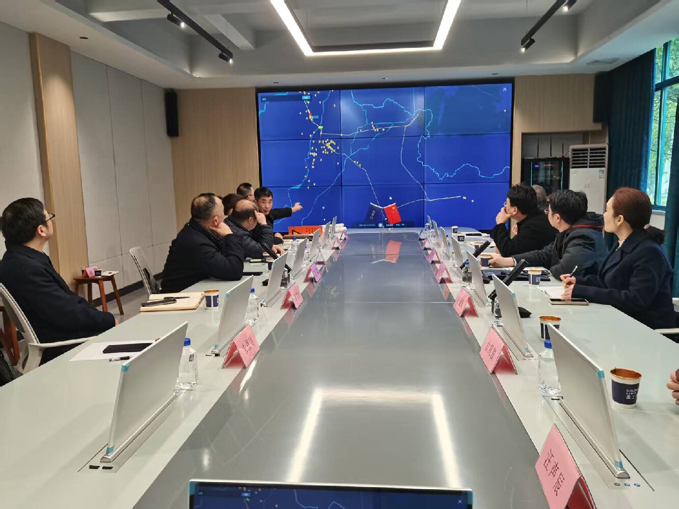 1740558753352801.jpg 4.jpg